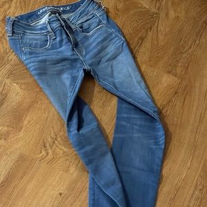 AMERICAN EAGE SUPER STRECH JEANS.